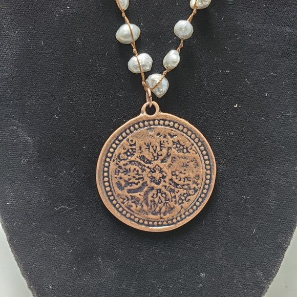BKE copper brass pendant coin  necklace with baroque pearls - Picture 2 of 7